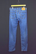 Load image into Gallery viewer, Levi Strauss Brand 505 Jeans