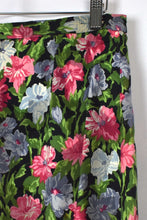 Load image into Gallery viewer, Floral Print Skirt