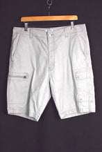 Load image into Gallery viewer, Levi's Brand Cargo Shorts