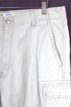 Load image into Gallery viewer, Levi's Brand Cargo Shorts