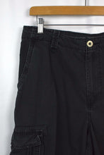Load image into Gallery viewer, American Eagle Brand Cargo Shorts