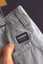 Load image into Gallery viewer, Levi's Brand Cargo Shorts