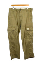 Load image into Gallery viewer, Levi's Brand Cargo Pants