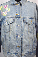 Load image into Gallery viewer, Ladies Levi's Brand Flowers Denim Jacket