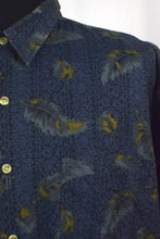 Load image into Gallery viewer, Feather Print Shirt