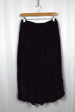 Load image into Gallery viewer, 90s Velvet Skirt