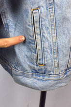 Load image into Gallery viewer, Ladies Levi's Brand Flowers Denim Jacket
