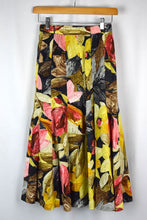 Load image into Gallery viewer, Floral Print Skirt