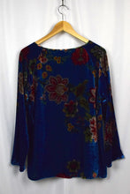 Load image into Gallery viewer, Floral Print Velvet Top
