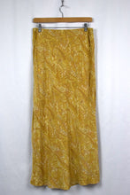 Load image into Gallery viewer, Reworked Paisley Print skirt