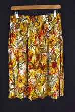 Load image into Gallery viewer, Reworked Drawing Style Floral Print Skirt
