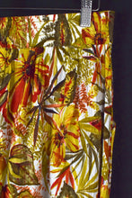 Load image into Gallery viewer, Reworked Drawing Style Floral Print Skirt