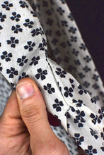 Load image into Gallery viewer, Floral Print Blouse