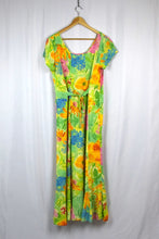 Load image into Gallery viewer, Vibrant Floral Print Dress