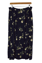 Load image into Gallery viewer, Navy Floral Print Skirt