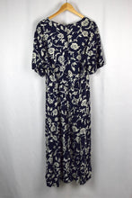 Load image into Gallery viewer, Navy Floral Print Dress