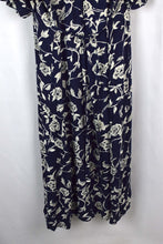 Load image into Gallery viewer, Navy Floral Print Dress