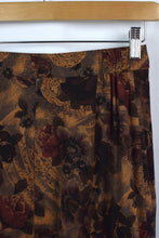 Load image into Gallery viewer, Rose Print Skirt
