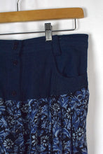 Load image into Gallery viewer, DEADSTOCK Pose brand Skirt