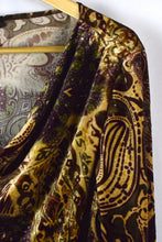 Load image into Gallery viewer, Velvet Paisley Pattern Top