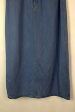 Load image into Gallery viewer, Liz Claiborne Brand Denim Skirt