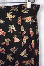 Load image into Gallery viewer, Floral Print Skirt