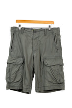 Load image into Gallery viewer, Gap Brand Cargo Shorts
