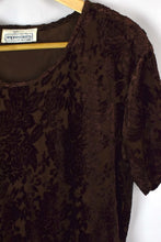 Load image into Gallery viewer, Floral Print Velvet Top
