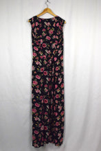 Load image into Gallery viewer, Pleated Floral Print Dress