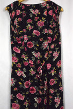 Load image into Gallery viewer, Pleated Floral Print Dress
