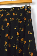 Load image into Gallery viewer, Floral Print Skirt