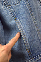 Load image into Gallery viewer, Guess Brand Denim Jacket