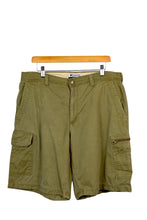 Load image into Gallery viewer, Columbia Brand Cargo Shorts
