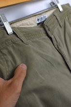 Load image into Gallery viewer, Columbia Brand Cargo Shorts
