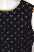 Load image into Gallery viewer, Black Floral Print Press