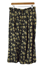 Load image into Gallery viewer, Pellini Brand Floral Print Skirt