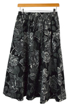 Load image into Gallery viewer, Floral Print Skirt