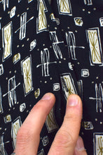 Load image into Gallery viewer, Abstract Print Shirt