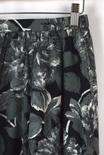 Load image into Gallery viewer, Floral Print Skirt