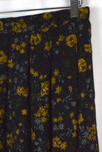 Load image into Gallery viewer, Sag Harbor Brand Rose Print Skirt