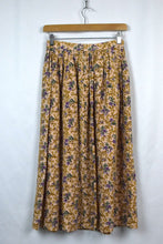 Load image into Gallery viewer, Pink Floral Print Skirt