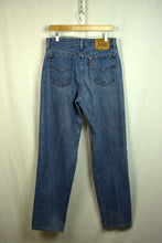 Load image into Gallery viewer, Levis Brand 560 Jeans
