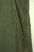Load image into Gallery viewer, Kahki Dockers Pants