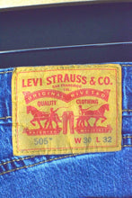 Load image into Gallery viewer, Levi Strauss Brand 505 Jeans
