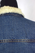 Load image into Gallery viewer, Levi Strauss Brand Denim Jacket
