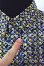 Load image into Gallery viewer, Diamond Square Print Shirt
