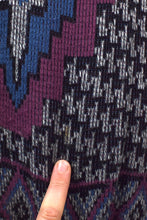 Load image into Gallery viewer, Abstract Pattern Knitted Jumper

