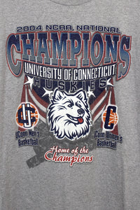 2004 University of Connecticut Huskies T-shirt