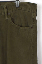 Load image into Gallery viewer, Levi&#39;s Brand Corduroy Pants
