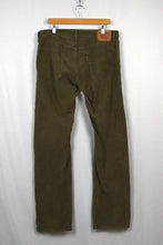Load image into Gallery viewer, Levi&#39;s Brand Corduroy Pants
